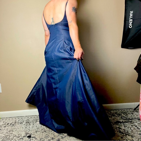 Totally dreamy ABS EVENING by ALLEN SCHWARTZ chambray evening gown, size 10 - Picture 3 of 6